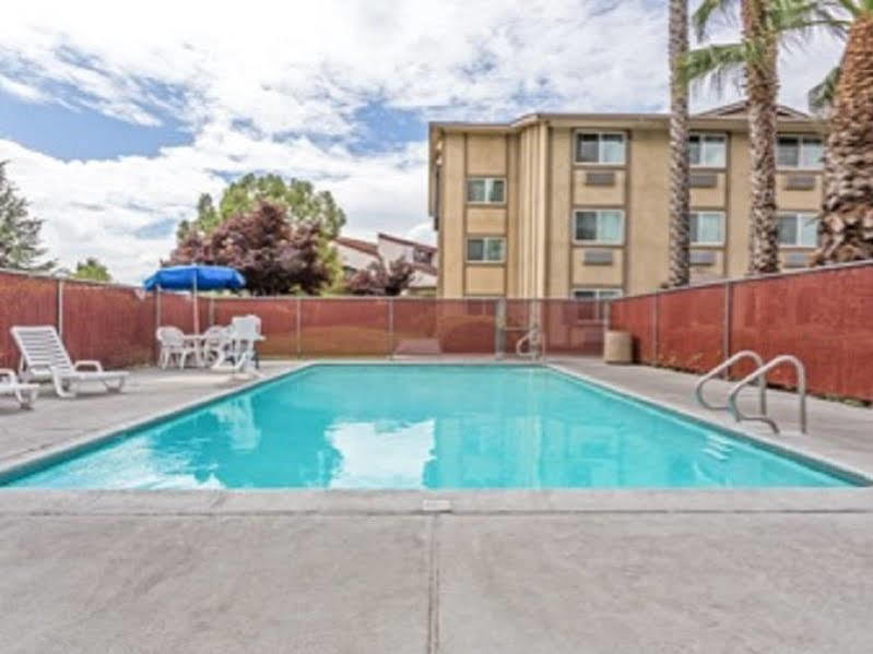 Hotel Super 8 By Wyndham Sacramento Carmichael Exterior foto